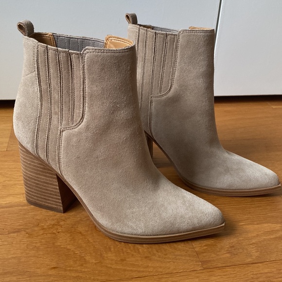 New without Tags Marc Fisher Suede Ankle Boots, Size 7.5 - Picture 4 of 8